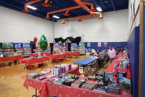 PYSchBookFair_10-7_01.JPG