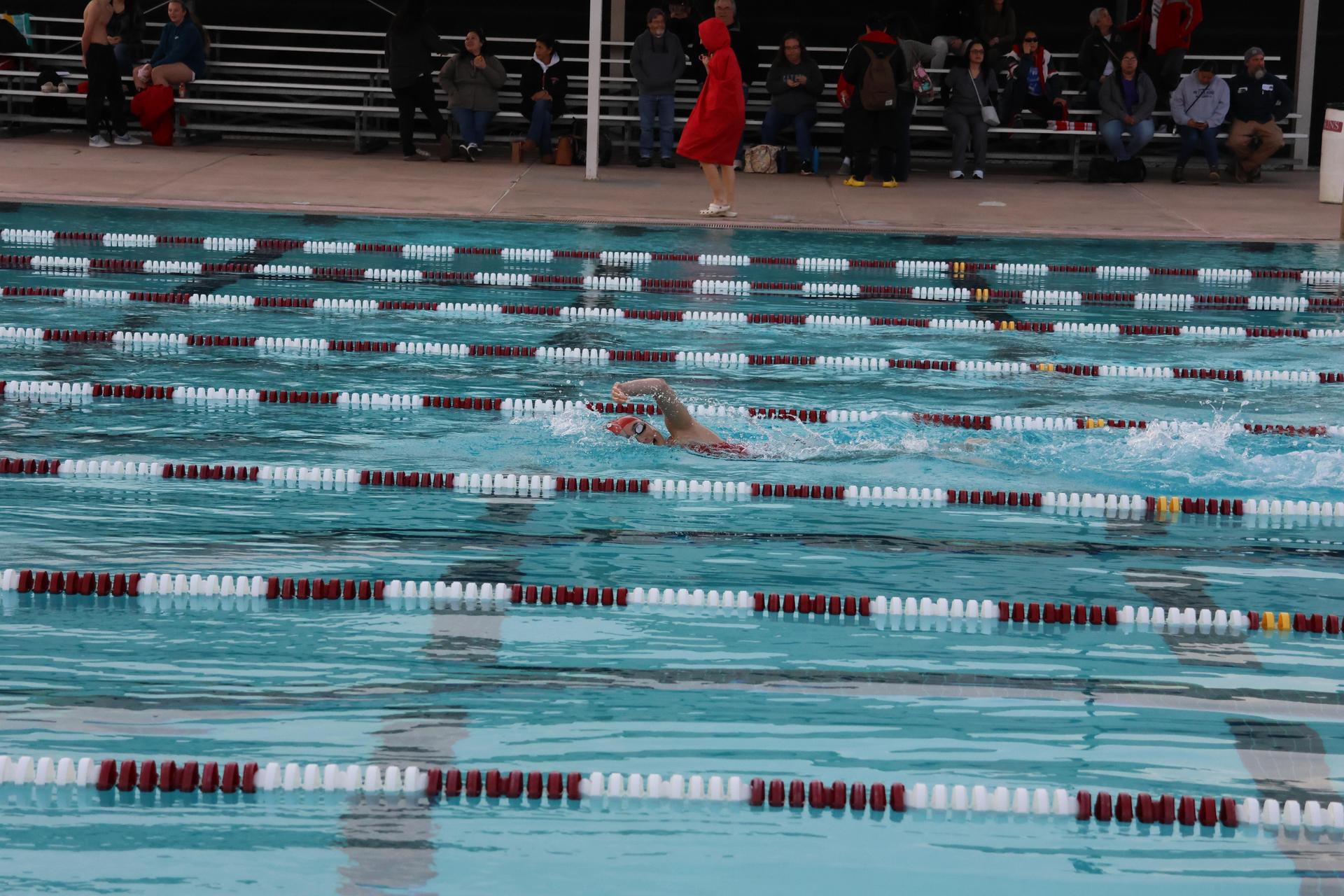 girls swimmers competing in the 400 free relay