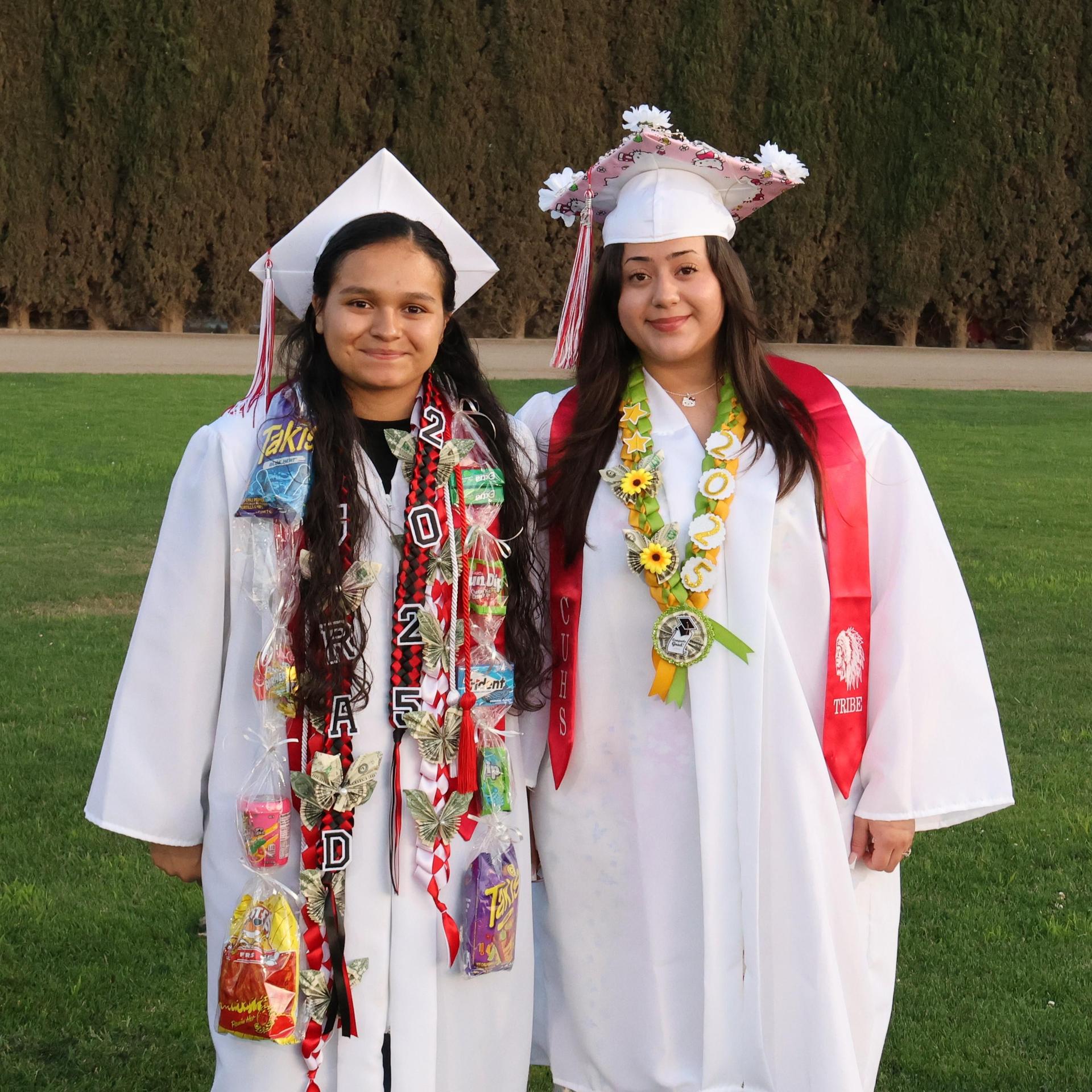seniors posing together before walking in to graduation