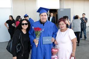 SEEO Honors 32 Graduates at Mid-Year Commencement