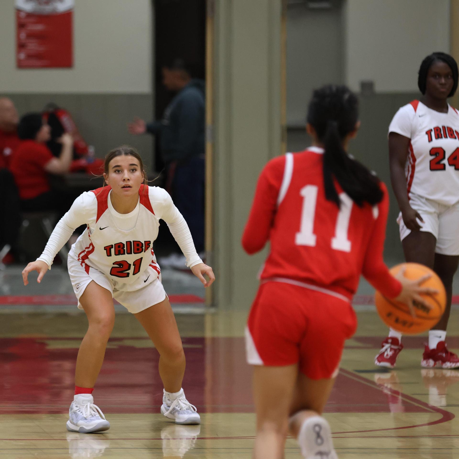 varsity girls playing basketball against mclane