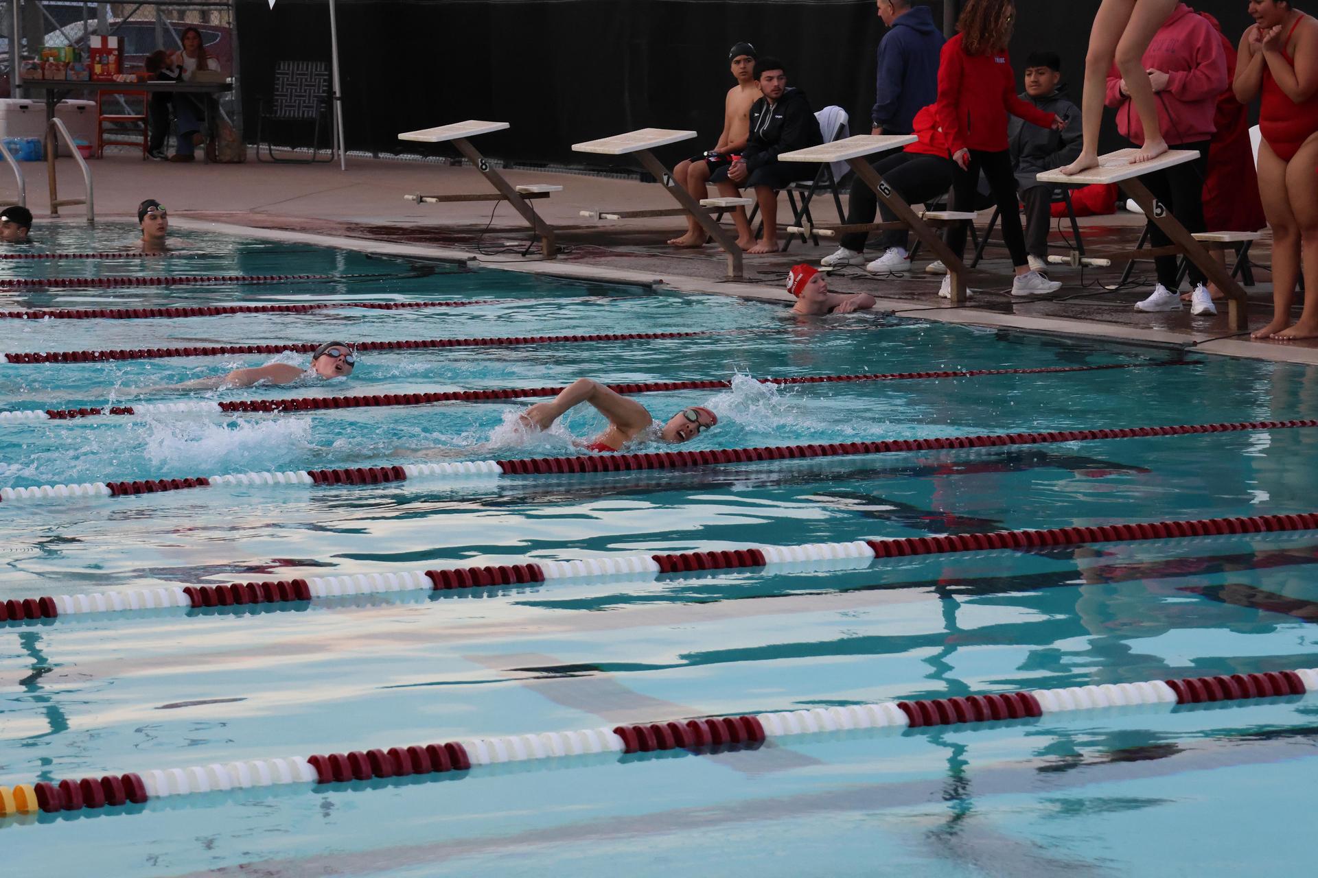 girls swimmers competing in the 400 free relay