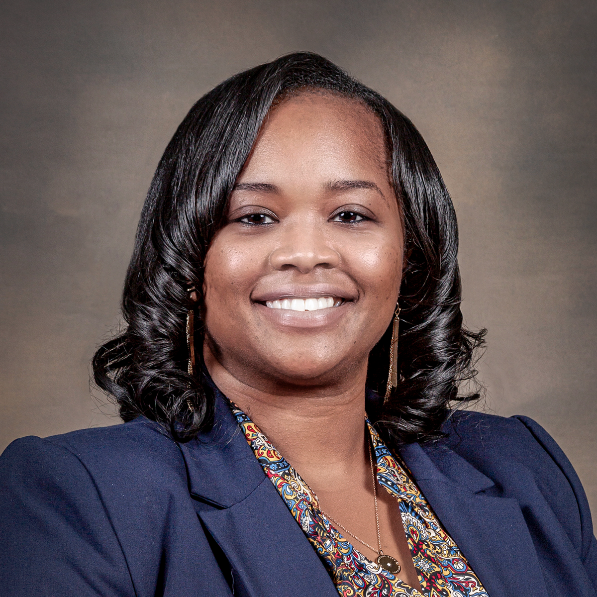 Charis Saunders, Principal