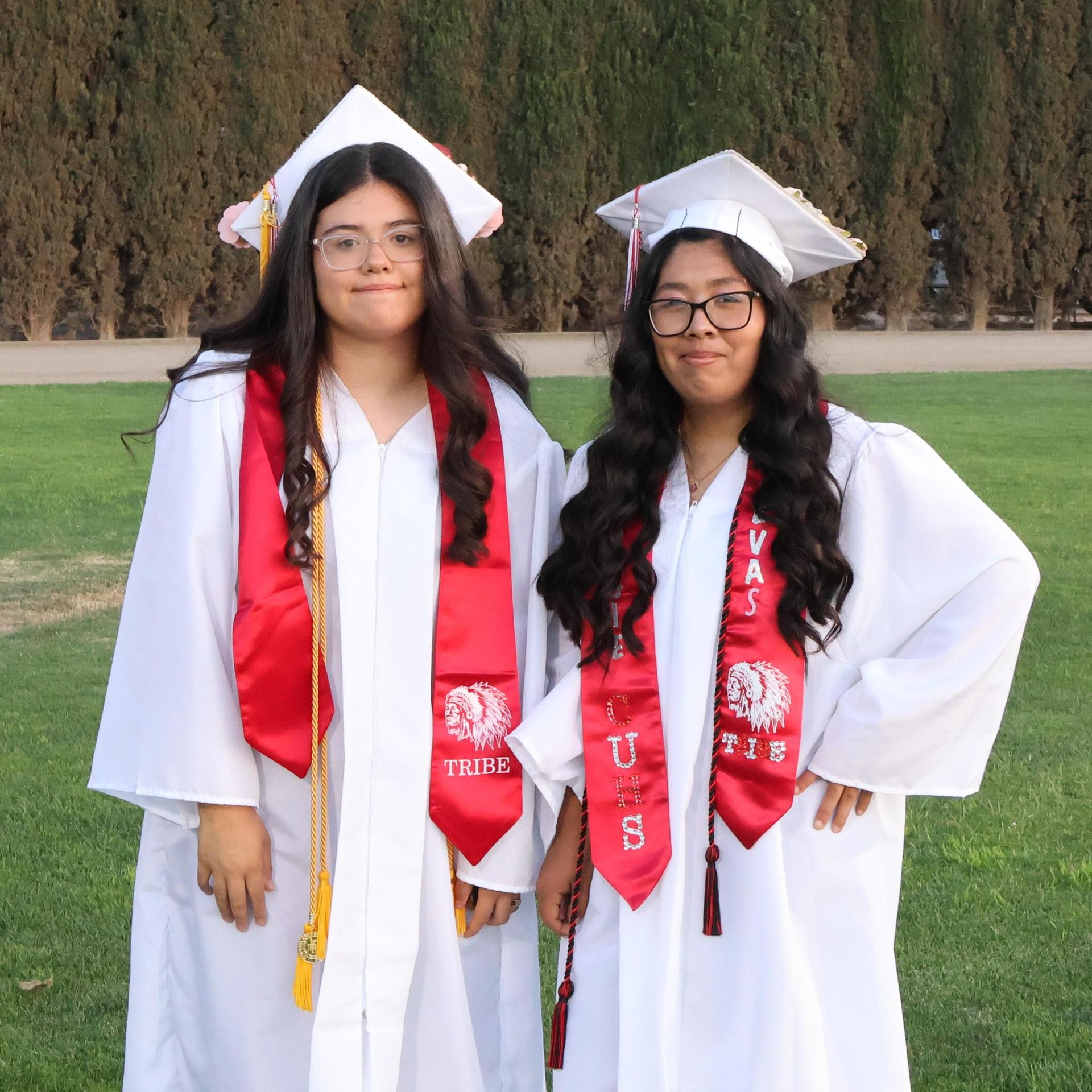 seniors posing together before walking in to graduation