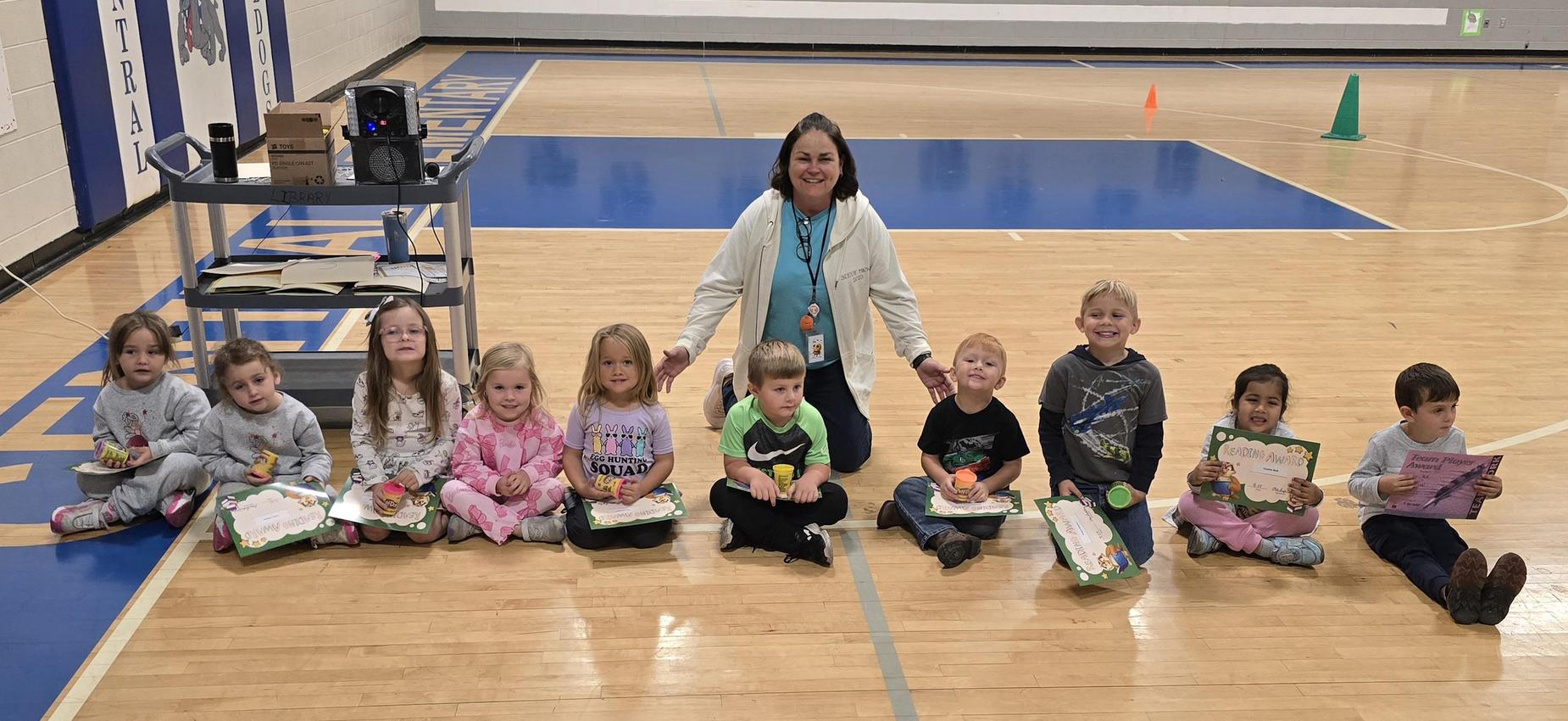 CES Pre-K top readers, pictures with Ms. Glenda.