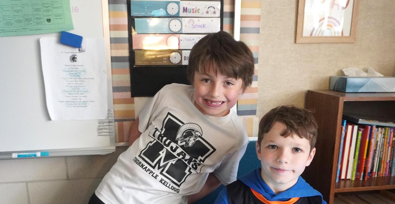 Two Lee students pose for a photo.