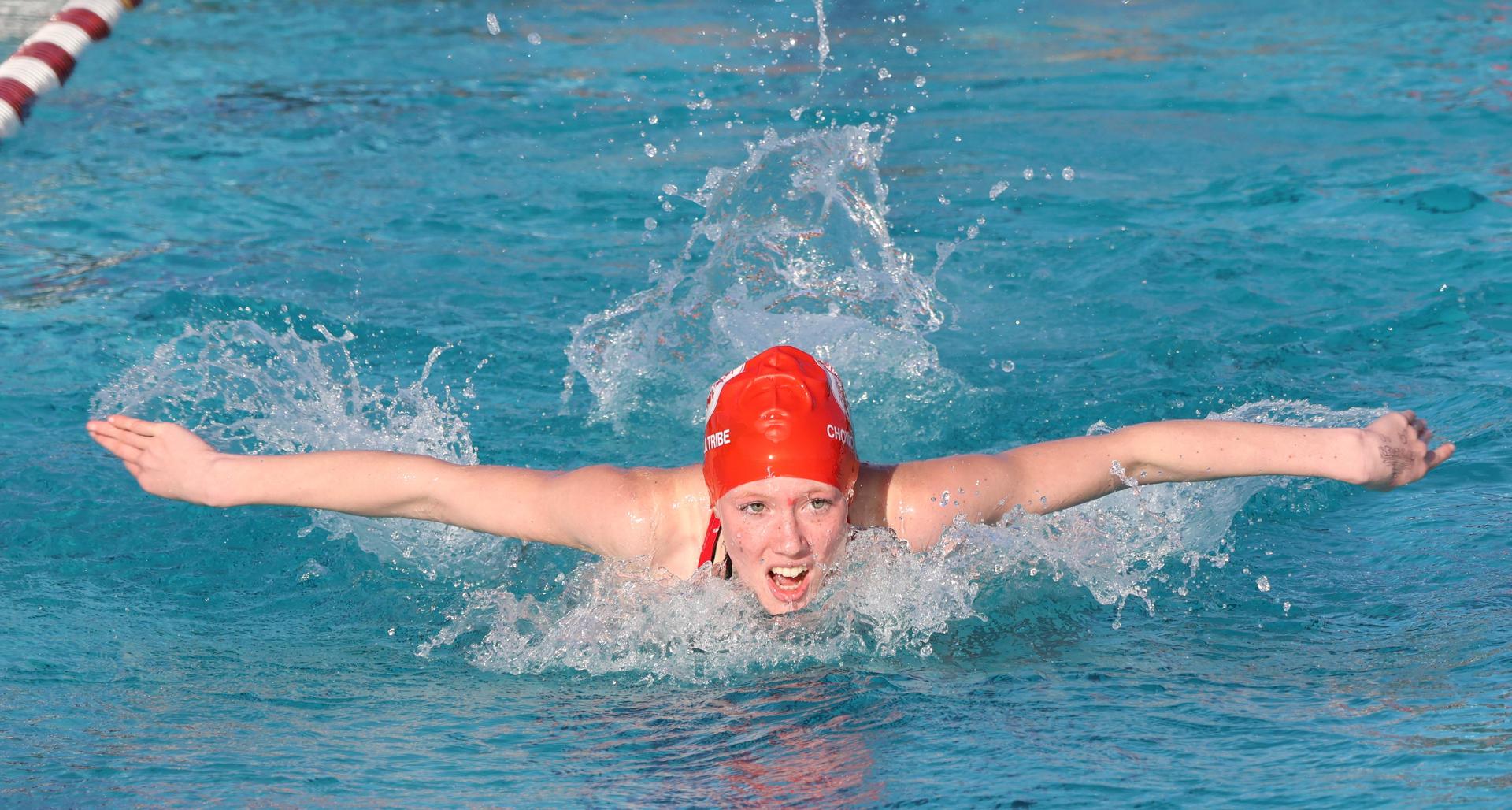 Alina Espinola swimming