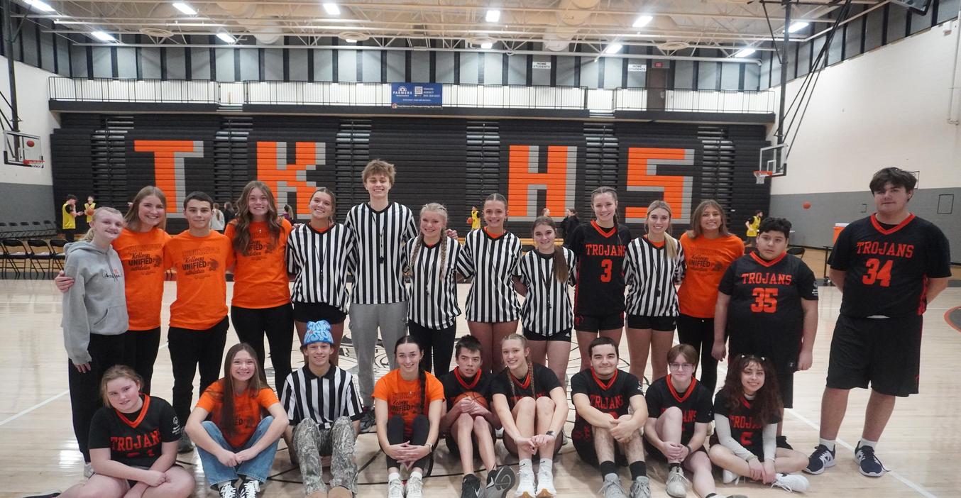 Members of the Special Olympics basketball team pose with high school Linkers before their game.