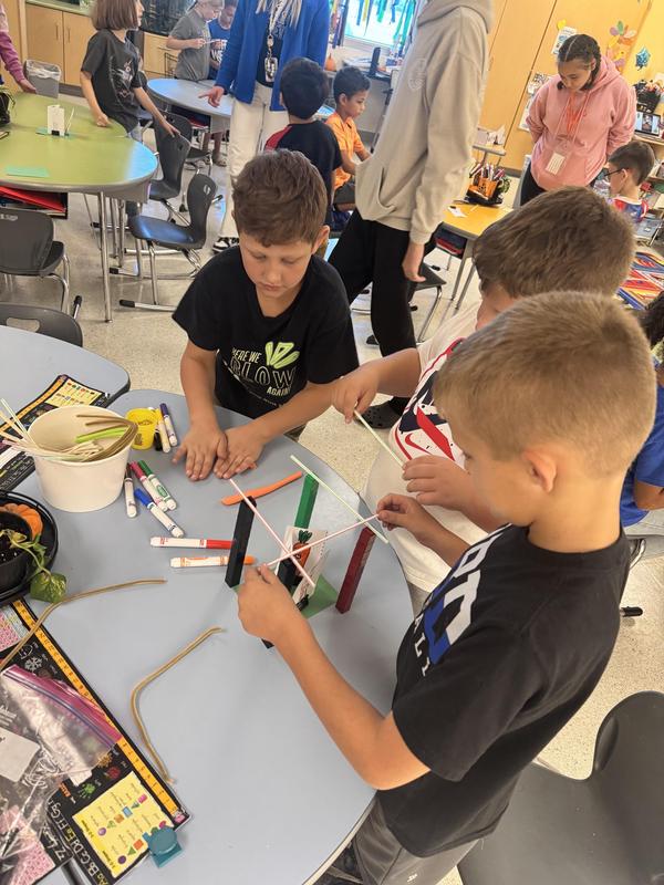 2nd graders using STEM