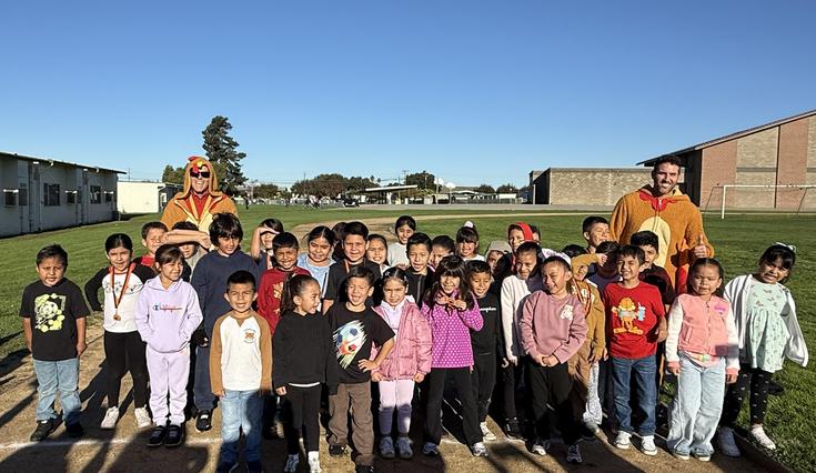 La Gloria Elementary school students participating in the turkey trot.
