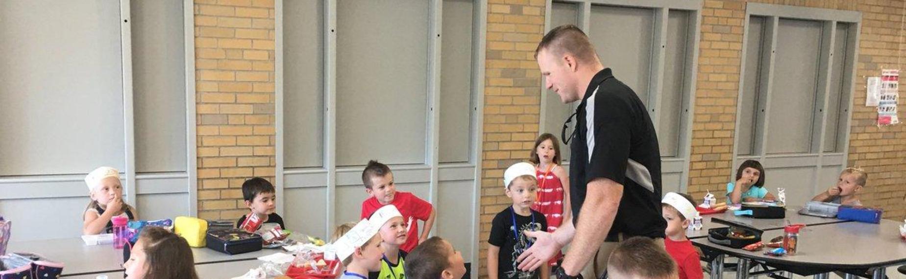 SRO Heith spending time with kids at lunch