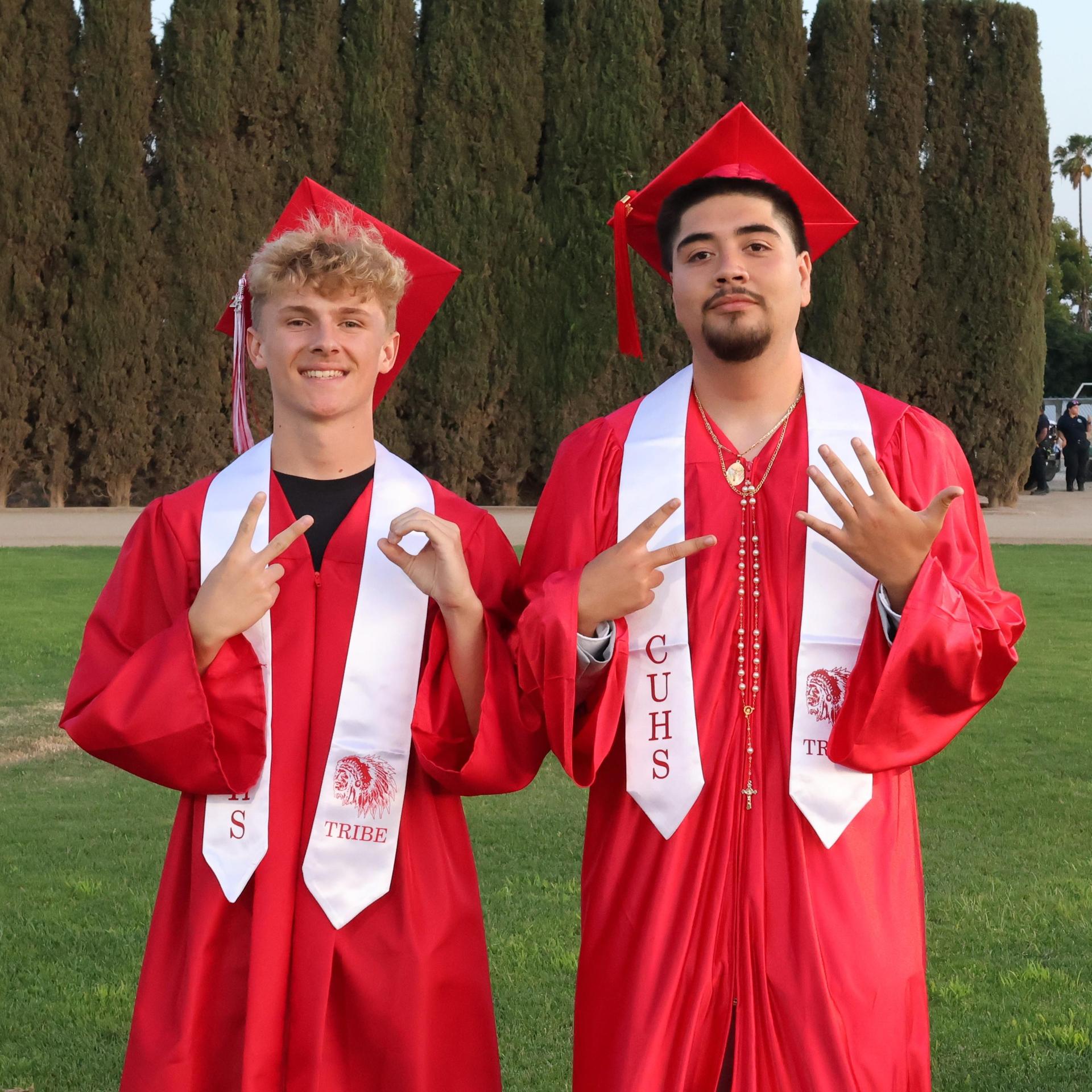 seniors posing together before walking in to graduation