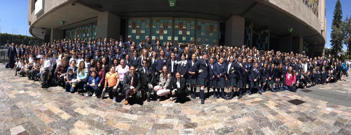 Alumnos en la basílica