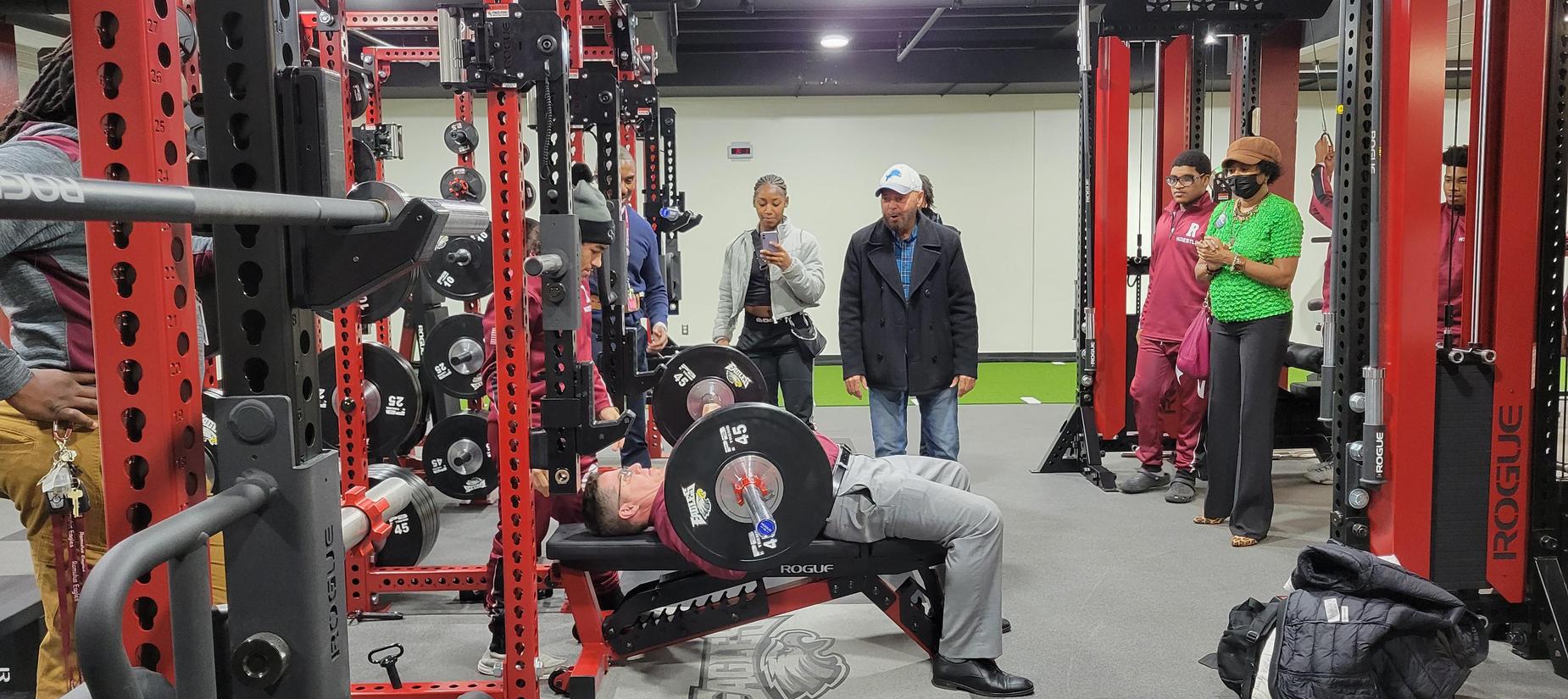 Mayor Lifting
