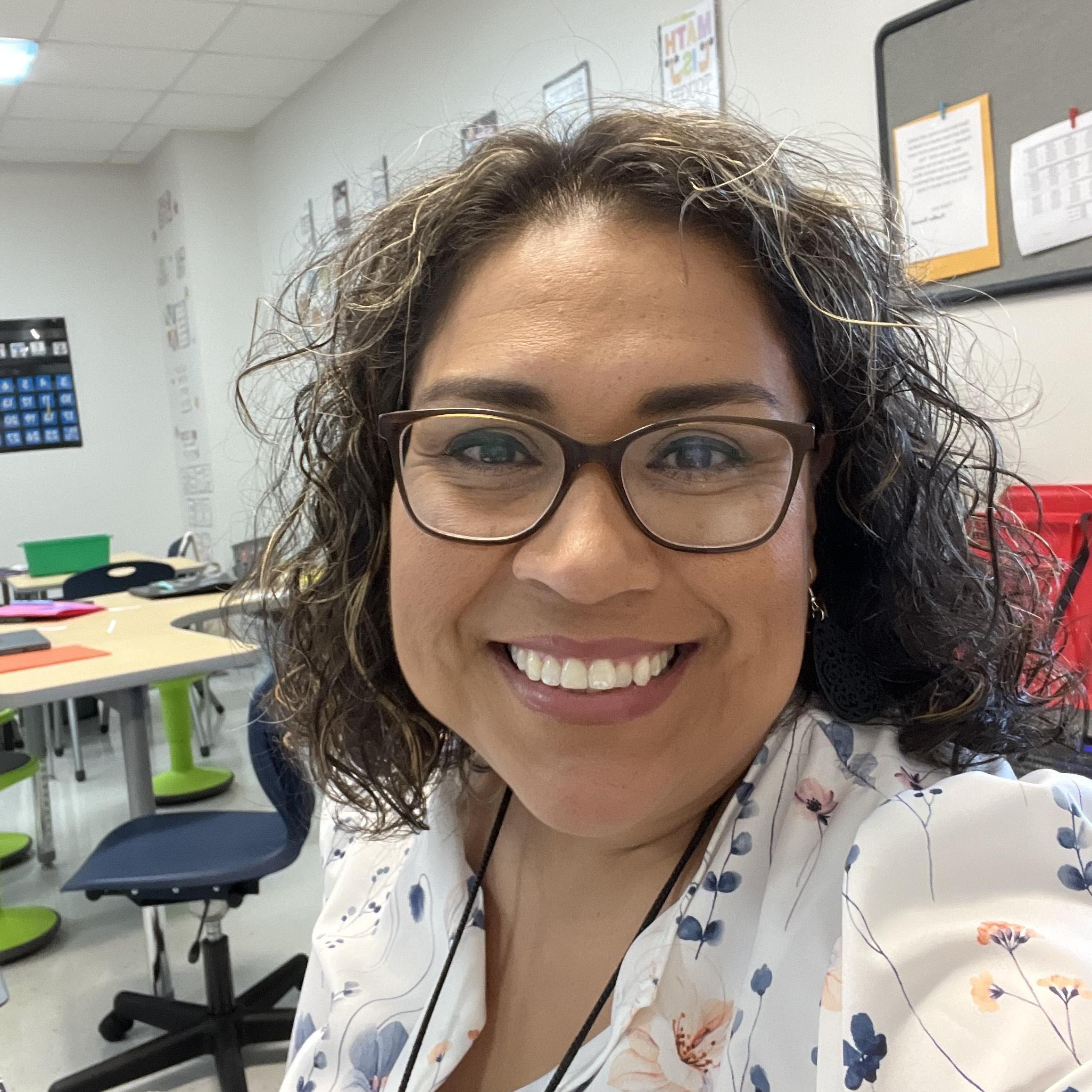 AdrianaAlfaro's Profile Photo