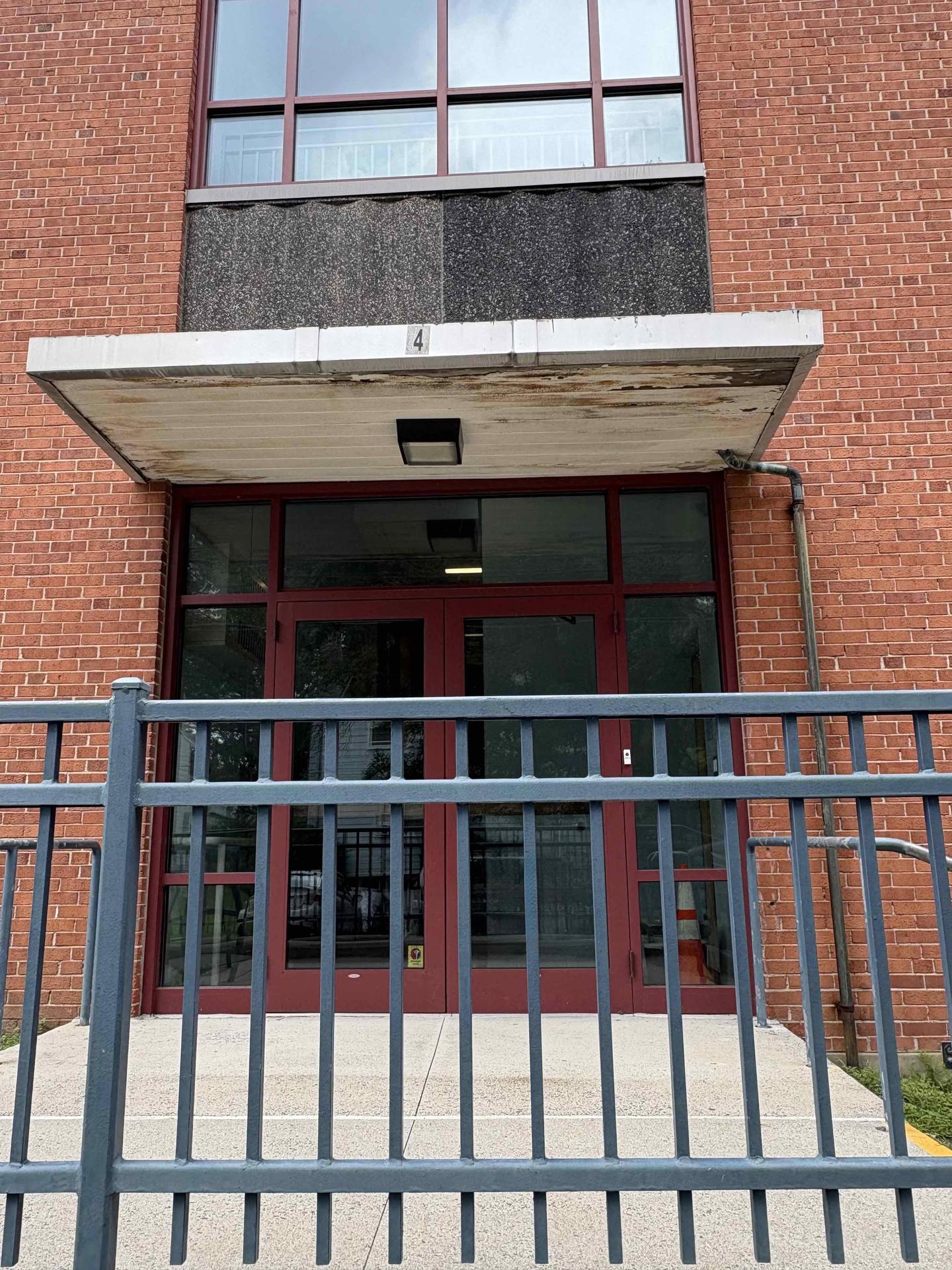 5th arrival - door 4