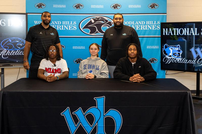 Annabel, Scoop, and Ziggy pose with Ty Brown and Jullian Turner