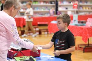 PYSchBookFair_10-7_12.JPG