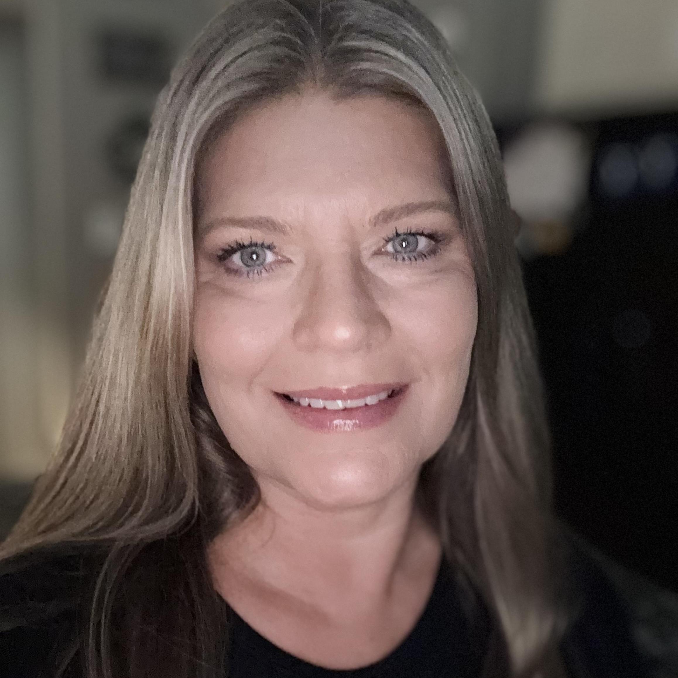 NicoleAgeitos's Profile Photo