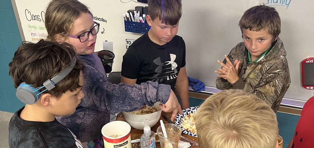 Elementary Farm to School Program - Apple Cinnamon Bites!