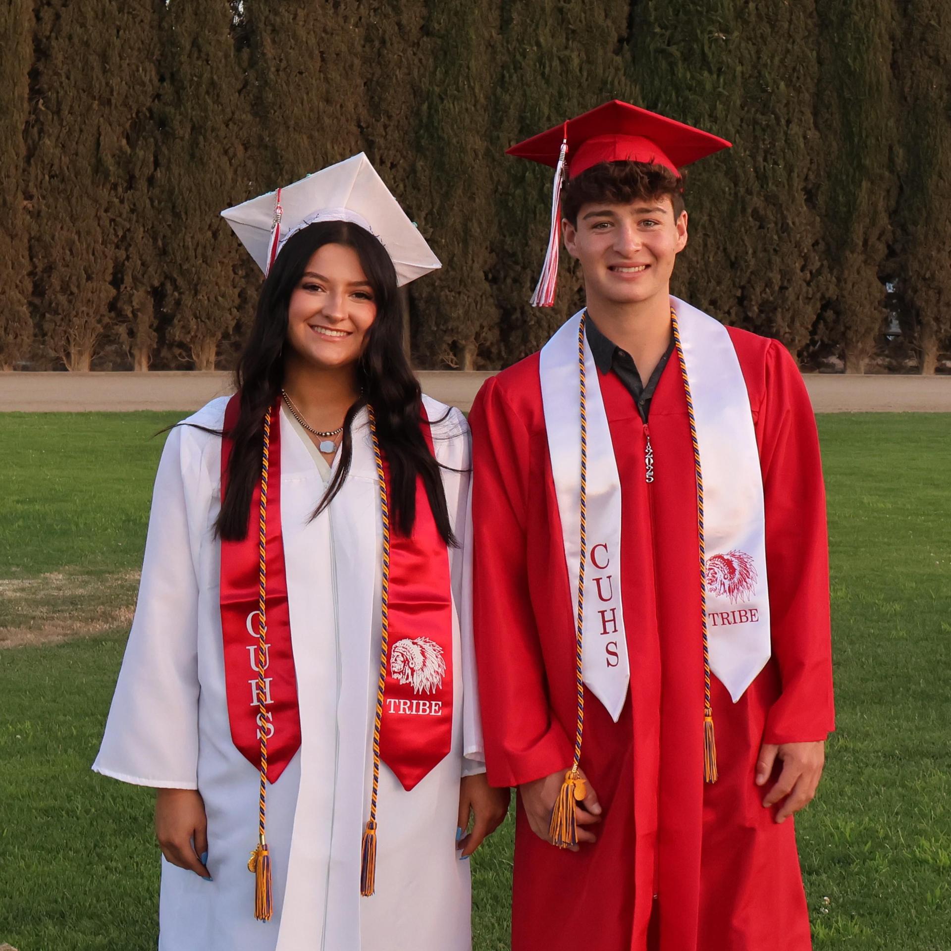 seniors posing together before walking in to graduation