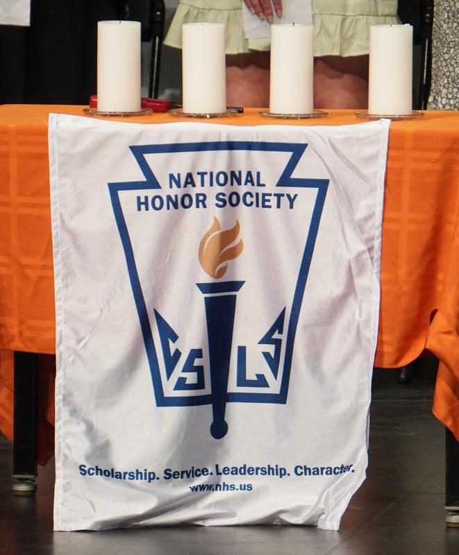 Emblem of the National Honor Society.