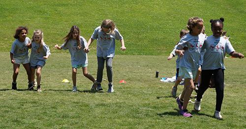 James River day School fourth graders working together during Field Day