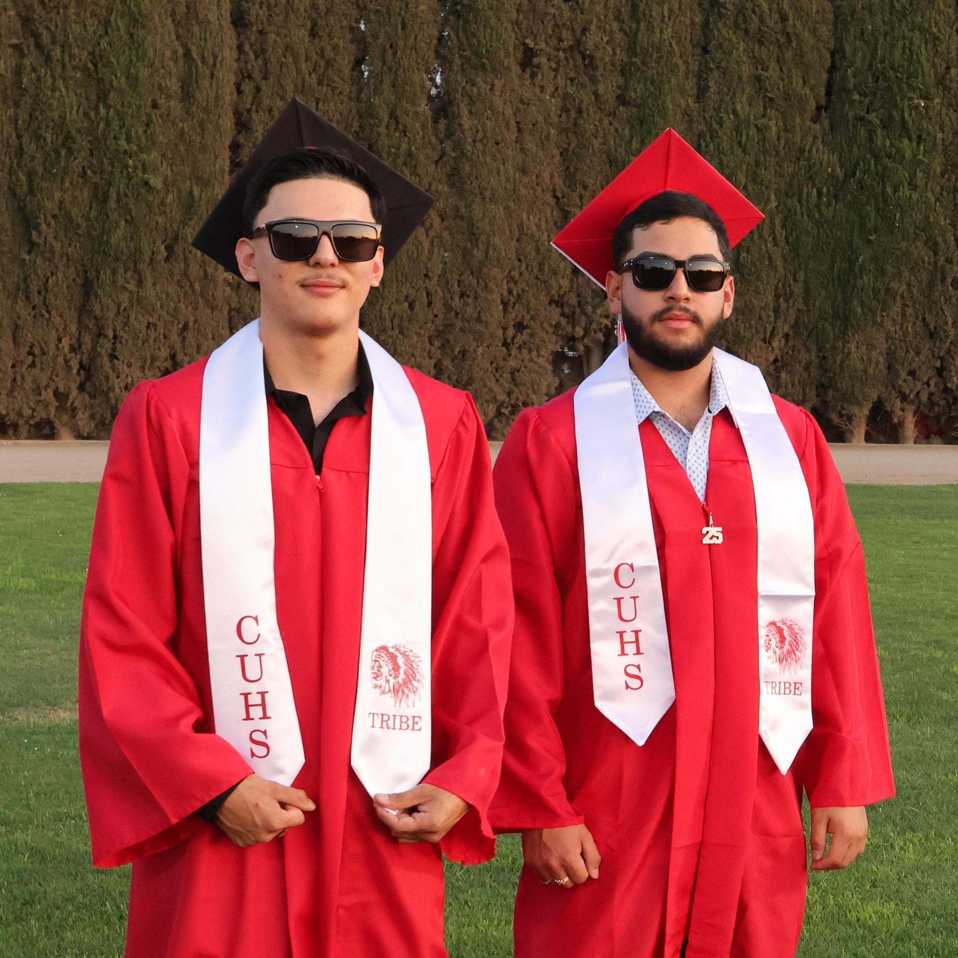 seniors posing together before walking in to graduation