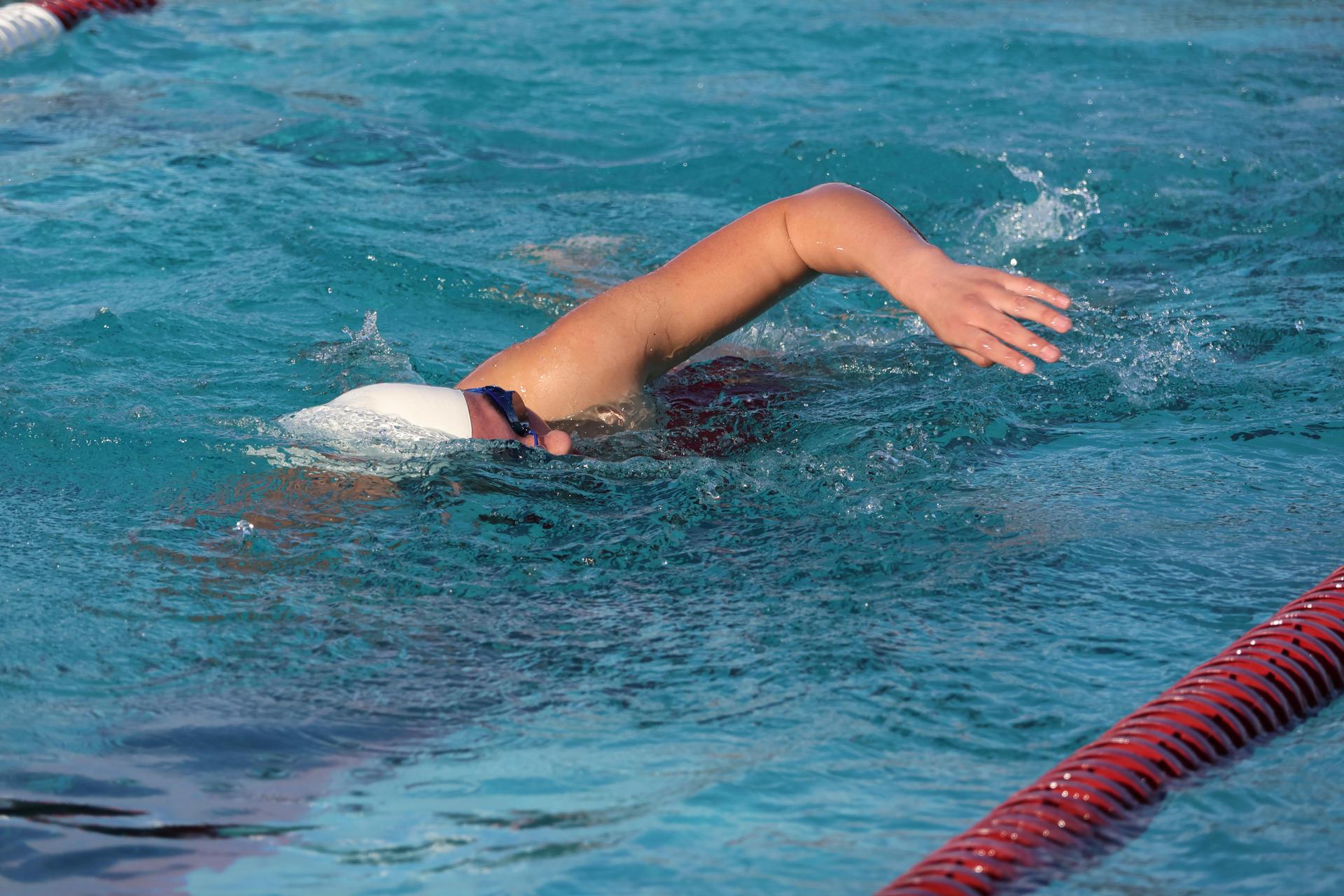 Natalia Orozco swimming