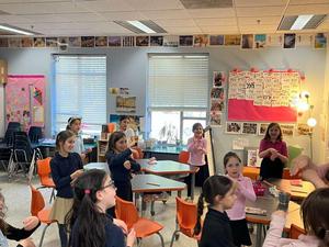 Practicing Mah nishtana in ASL