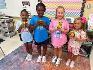 Thank you to our community during Fill the Bus sponsored by Junior Auxiliary!!! We were able to give each Kindergarten and 1st grade student their own box of crayons!!