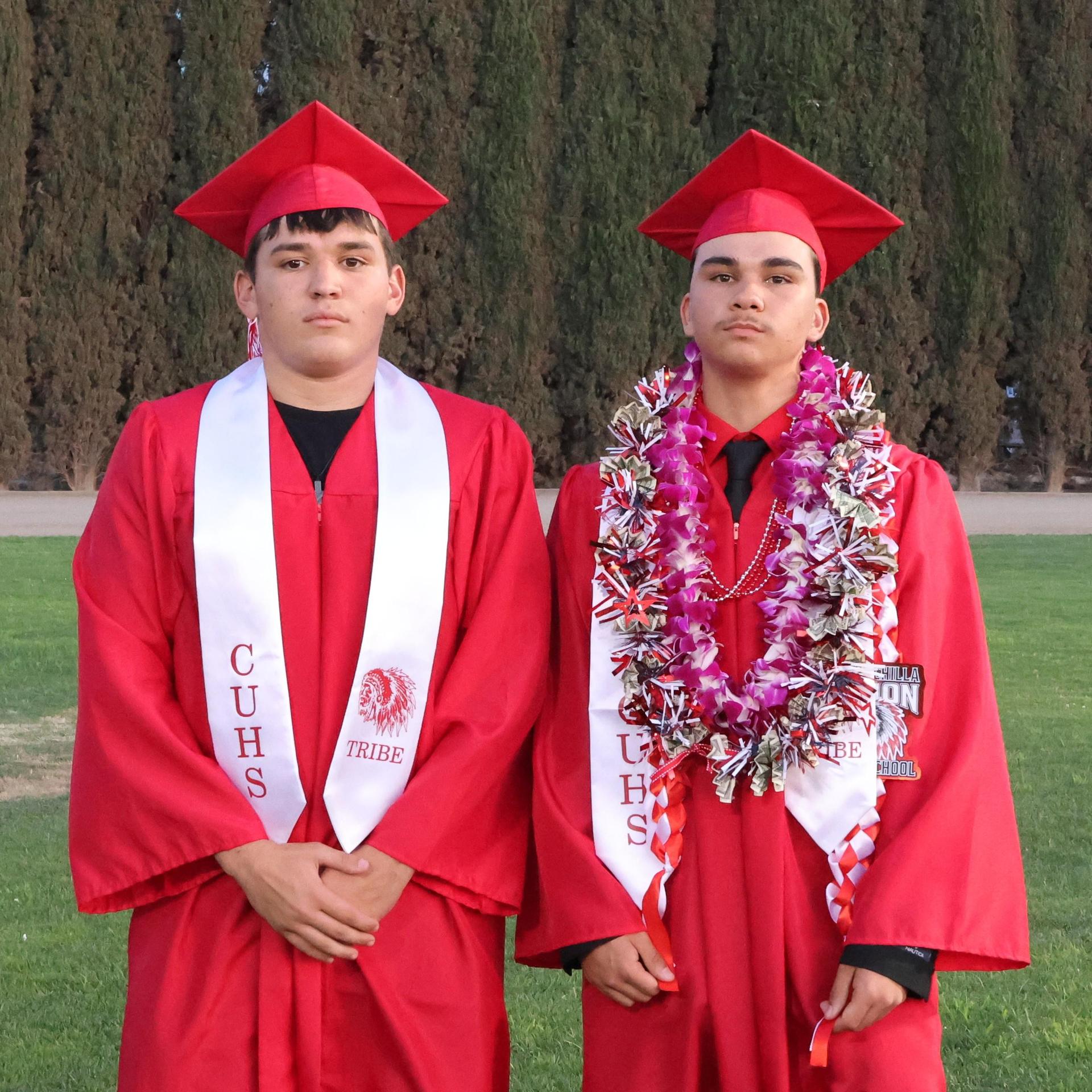 seniors posing together before walking in to graduation
