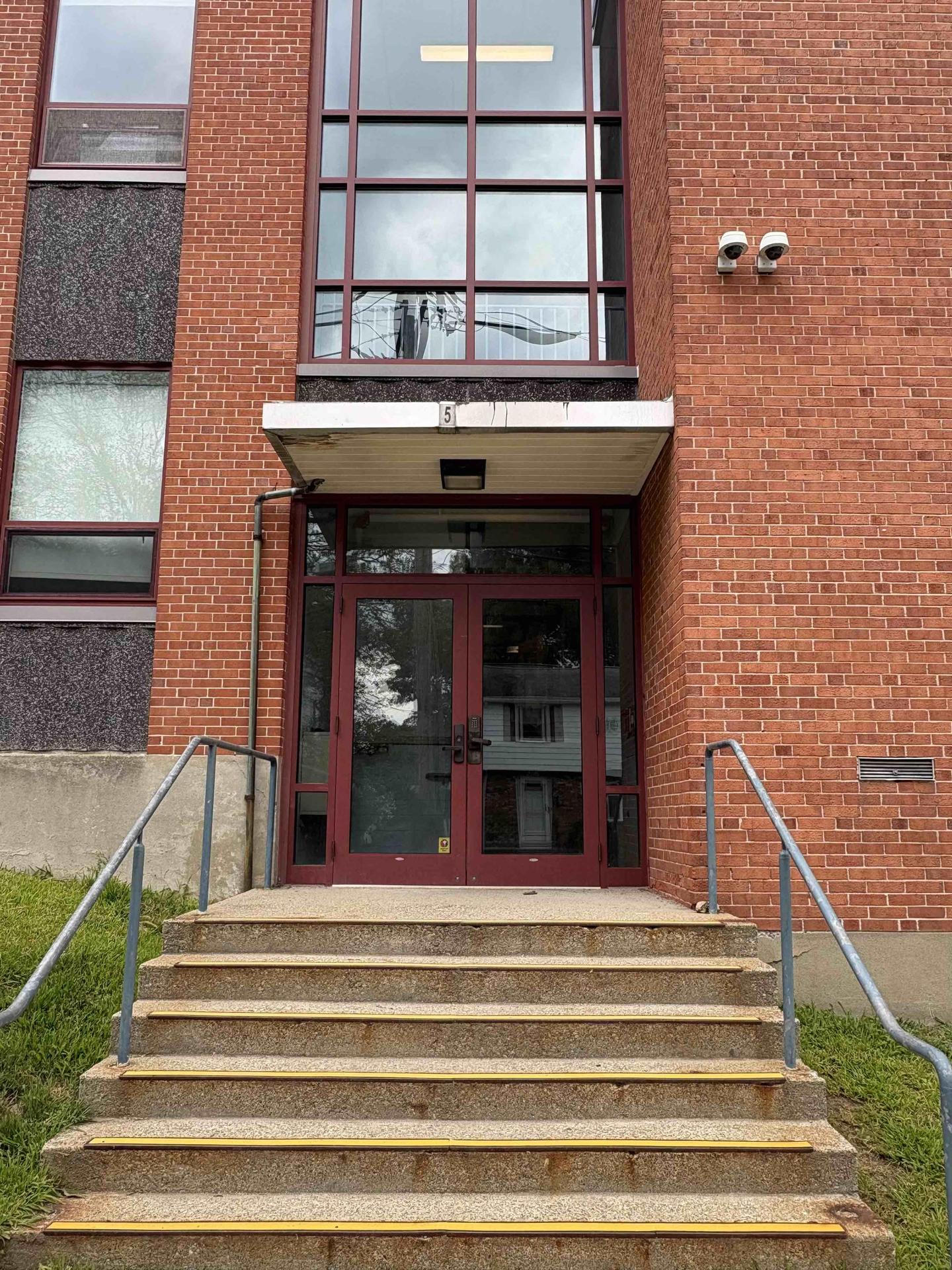 3rd arrival - door 5