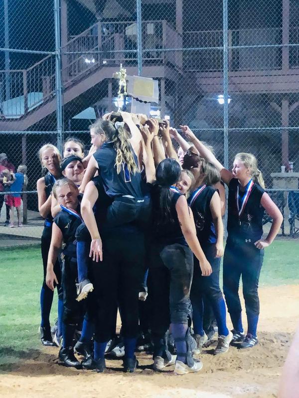 Oak Grove Softball Featured Photo