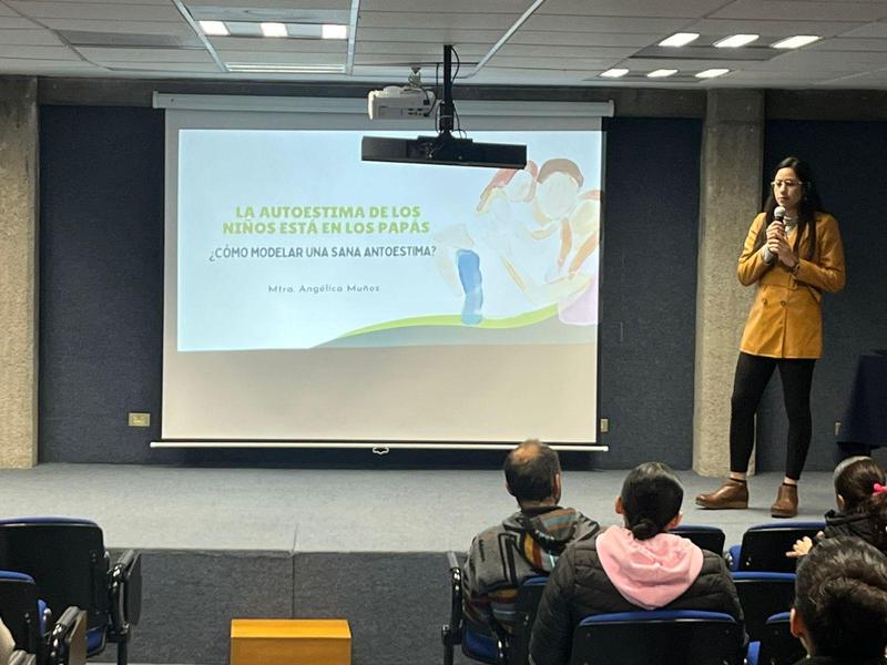 ¿Cómo modelar una sana autoestima? Featured Photo