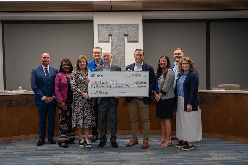 Check Presentation Group Photo