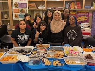 Students having a blast at the MS 88 Thanksgiving Feast!
