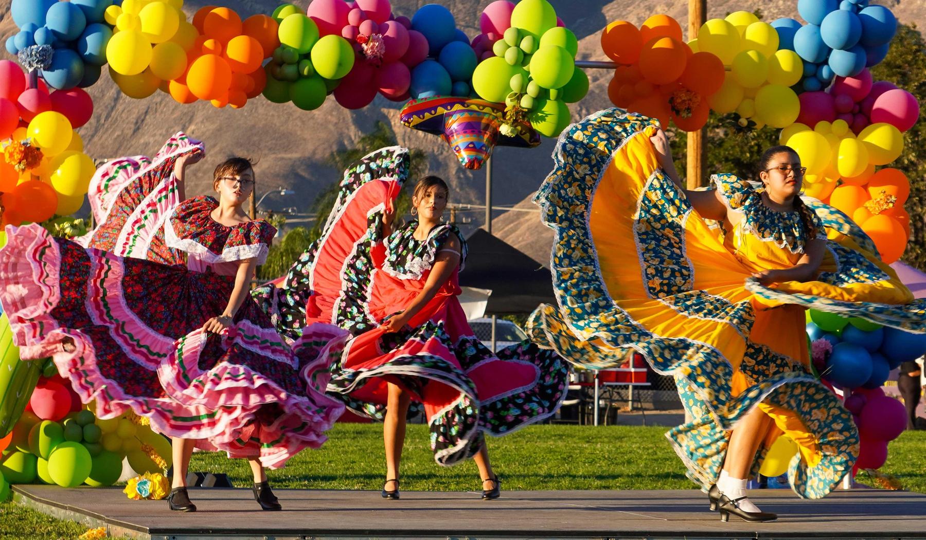 SJHS Ballet Folklorico dancers