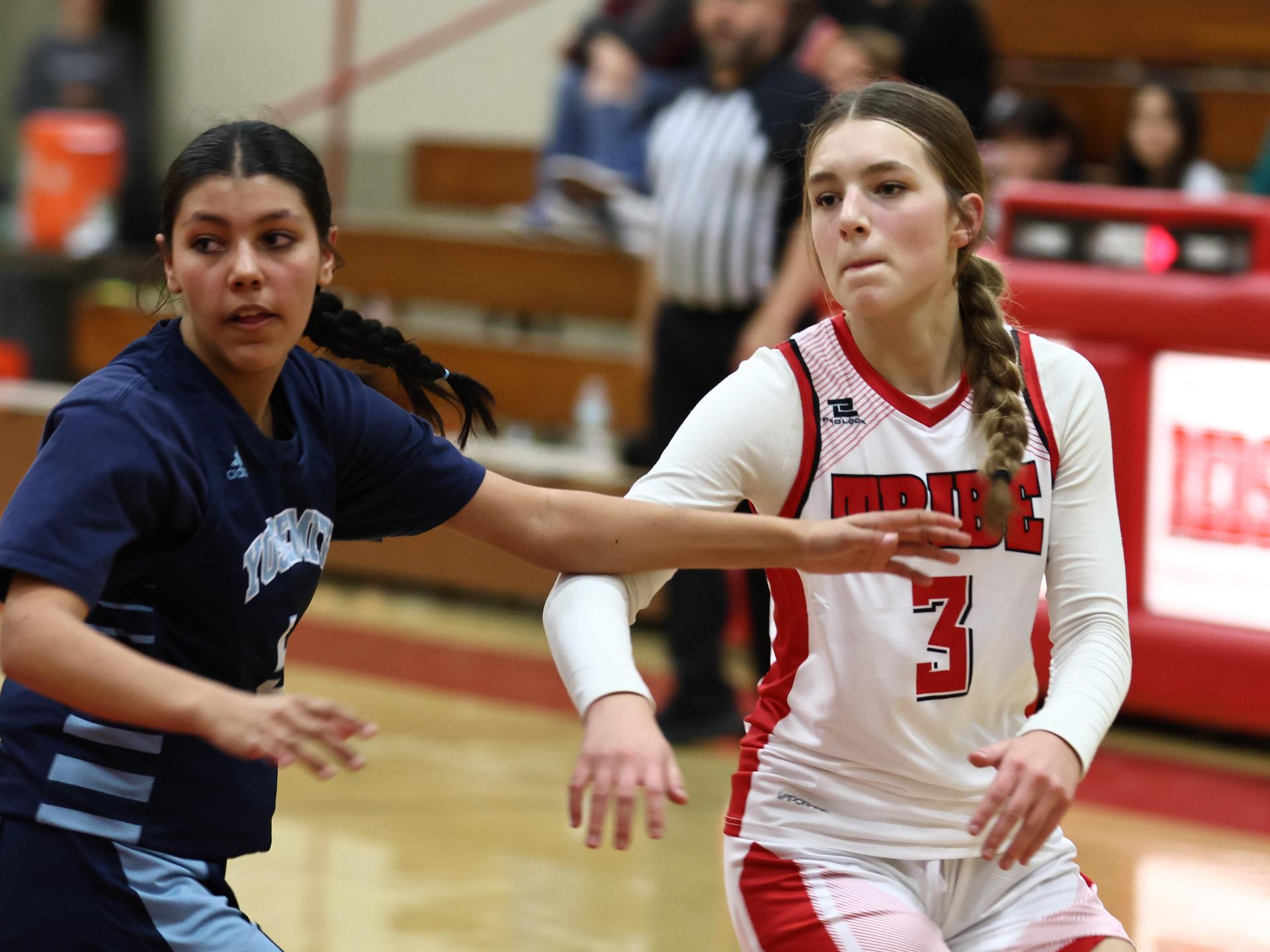 varsity girls playing against yosemite