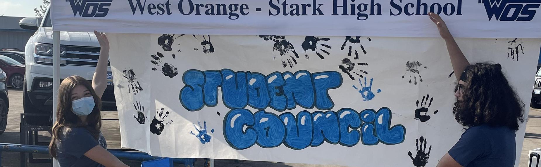Student Council gives out water to runners