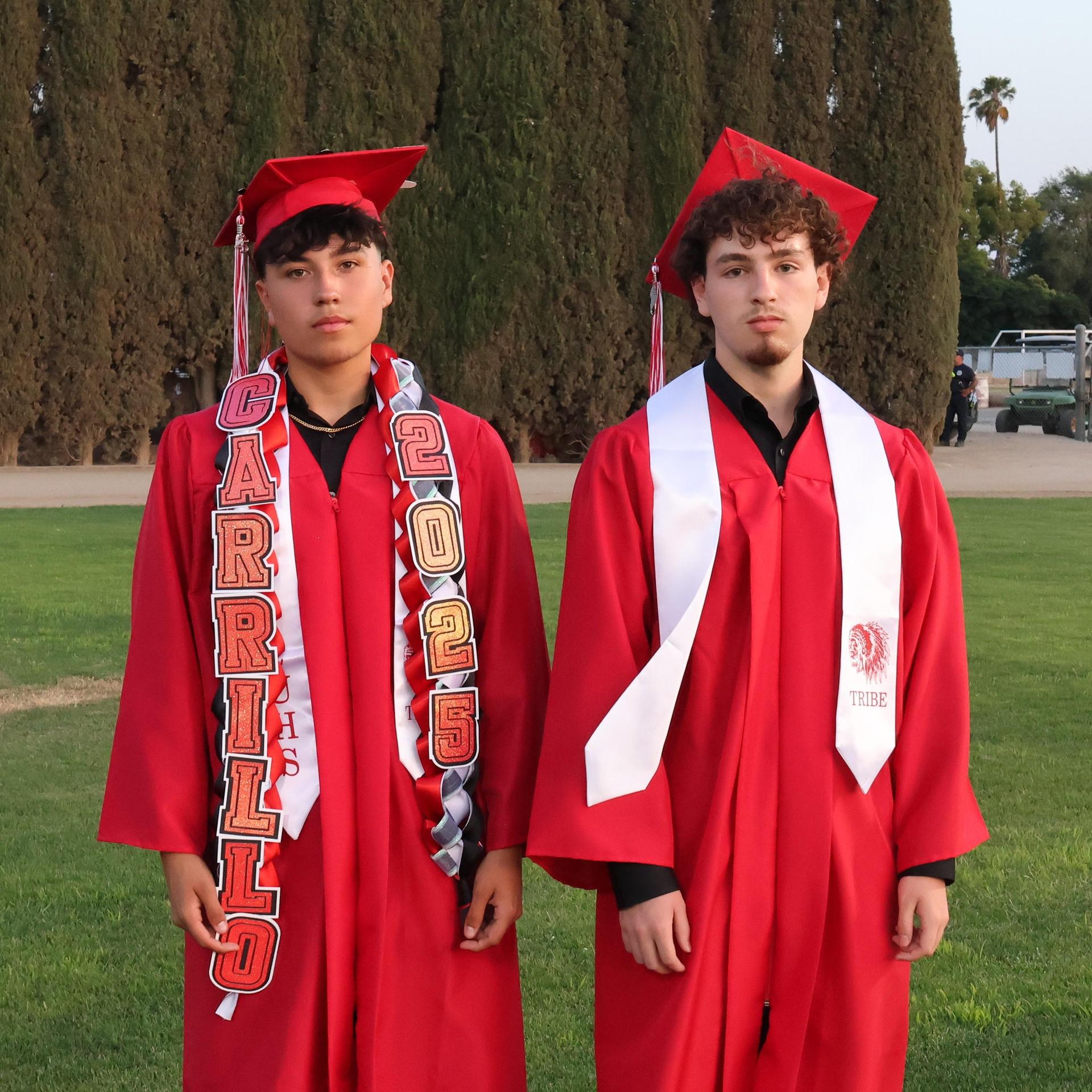 seniors posing together before walking in to graduation
