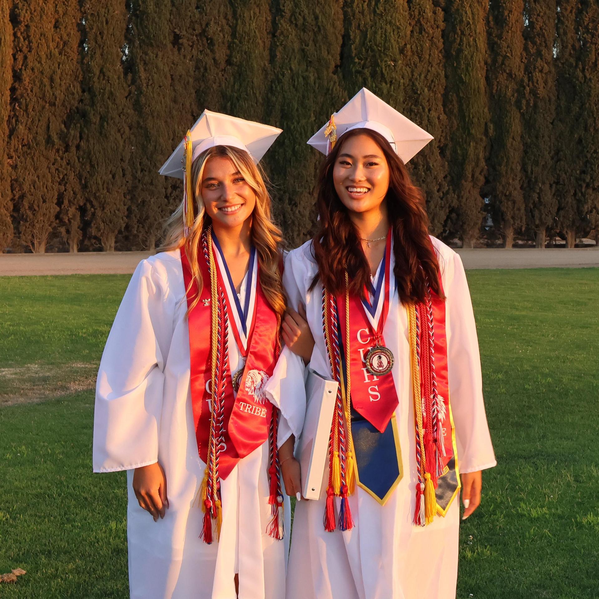 seniors posing together before walking in to graduation
