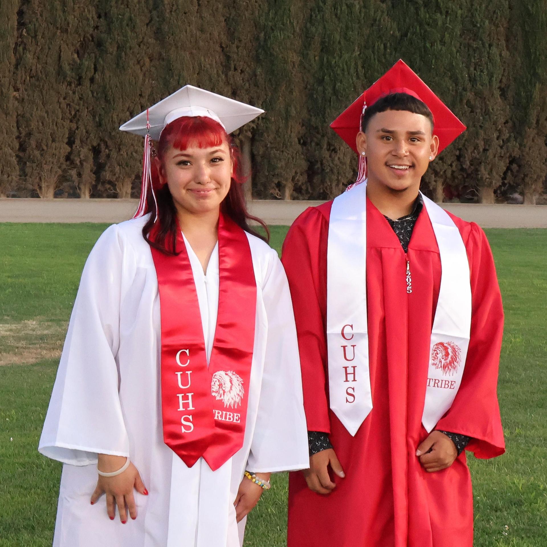 seniors posing together before walking in to graduation