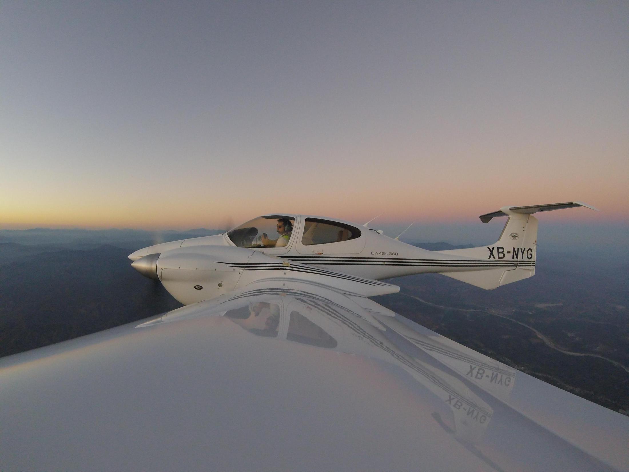 Piloto Aviador Comercial de Línea Aérea