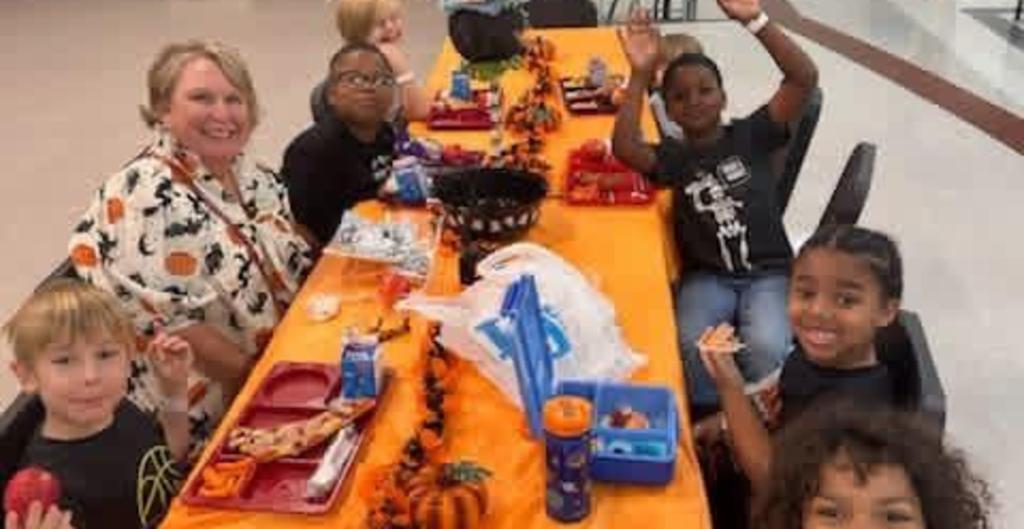 Student's eating lunch with Assistant Principal for reward