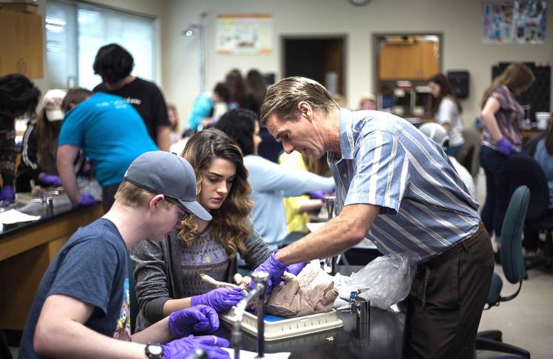 Richard Getty helping students with fetal pig dissection