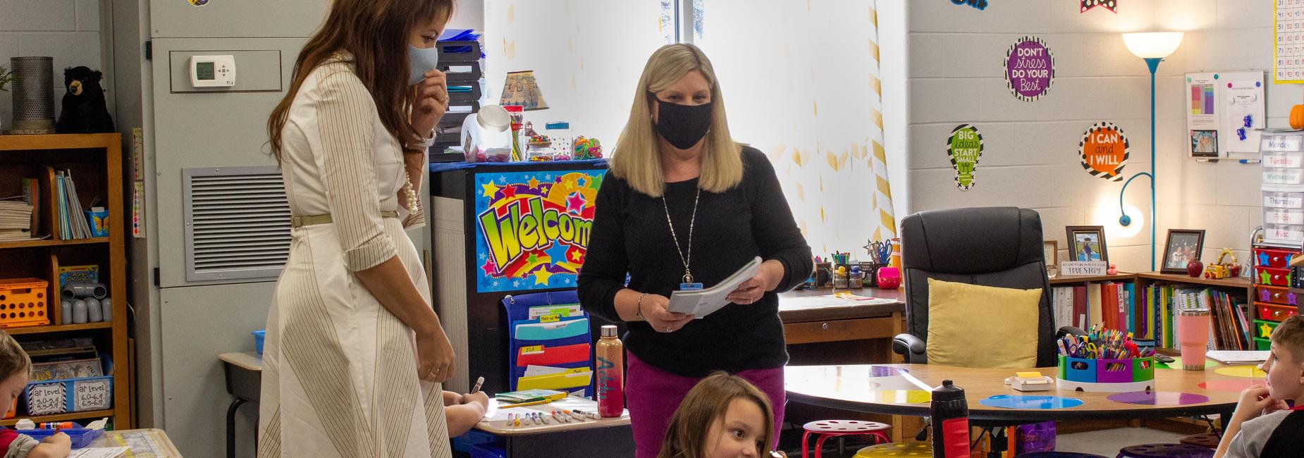 Commissioner Schwinn visits LES.