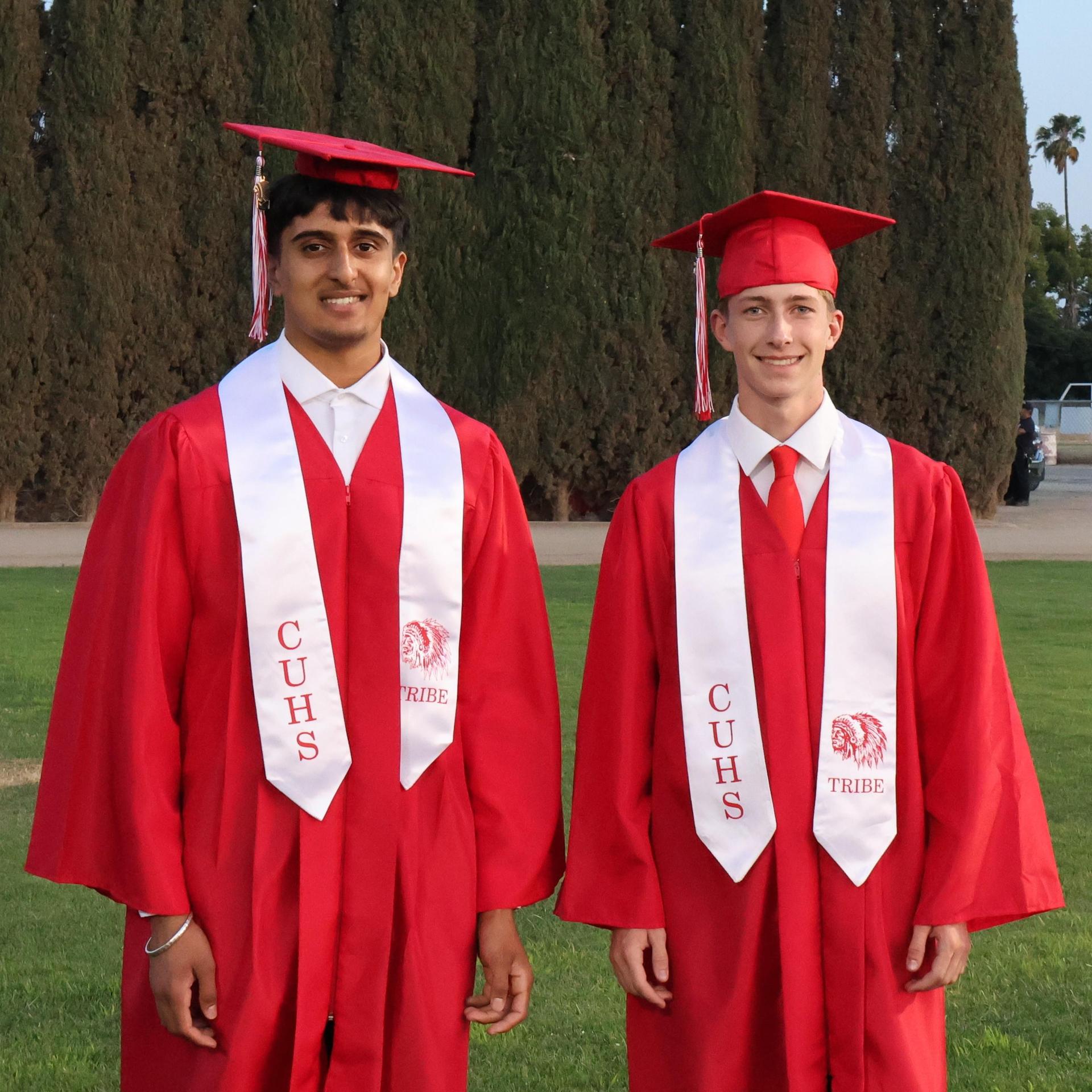 seniors posing together before walking in to graduation
