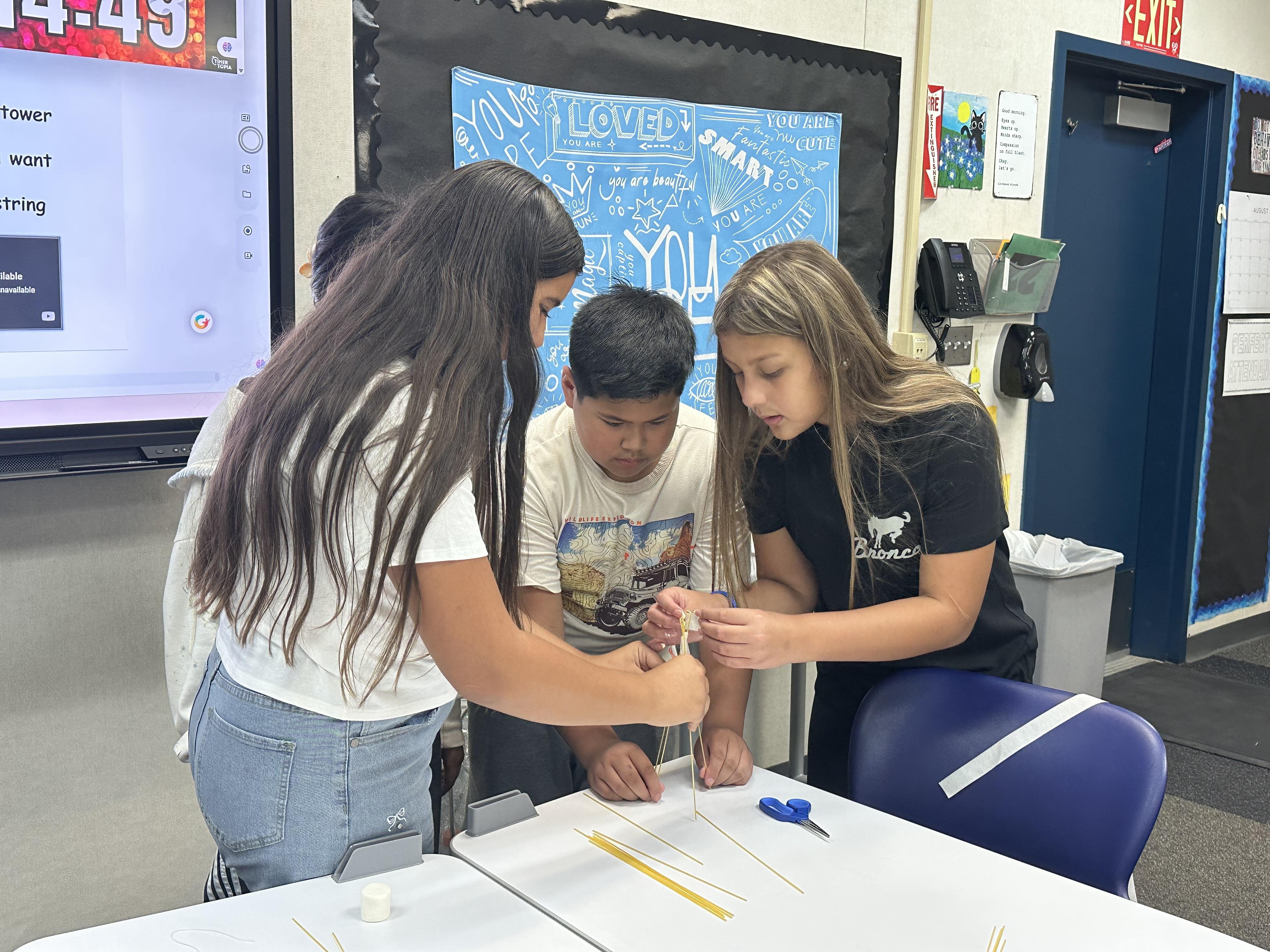Students working together 