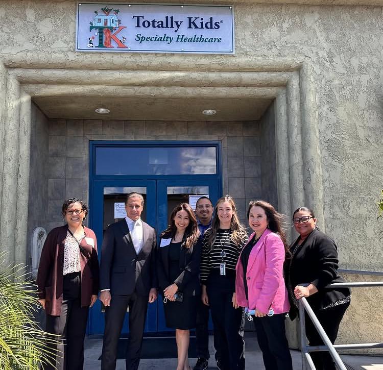 Superintendent Alberto Carvalho visiting Totally Kids Speciality Healthcare center with staff